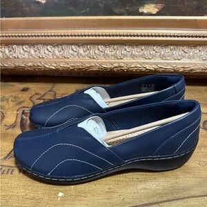 Clarks Collection CORA MEADOW Women's 9M Loafers Navy Blue Leather Comfort Shoes